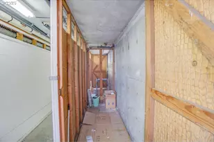 6810 NE Hancock St, Portland, OR 97213 - Photo 45