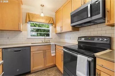 6810 NE Hancock St, Portland, OR 97213 - Photo 9