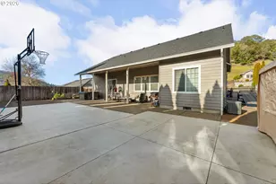 554 Oak Valley Loop, Roseburg North, OR 97495 - Photo 37