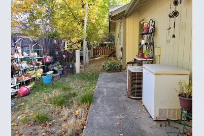 1523 NW Thompson Way, Grants Pass, OR 97526 - Photo 31