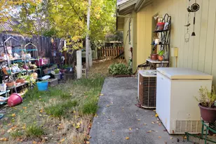 1523 NW Thompson Way, Grants Pass, OR 97526 - Photo 31