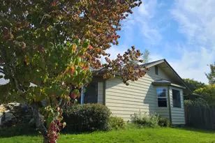 1523 NW Thompson Way, Grants Pass, OR 97526 - Photo 3