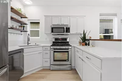 9459 N Calhoun Ave, Portland, OR 97203 - Photo 9