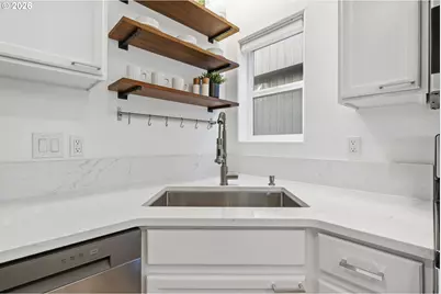 9459 N Calhoun Ave, Portland, OR 97203 - Photo 11