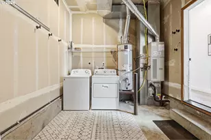 9459 N Calhoun Ave, Portland, OR 97203 - Photo 33