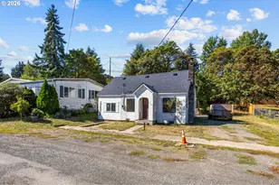 718 SE Washington St, Willamina, OR 97396 - Photo 3