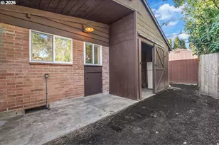 2437 NE 134th Pl, Portland, OR 97230 - Photo 37