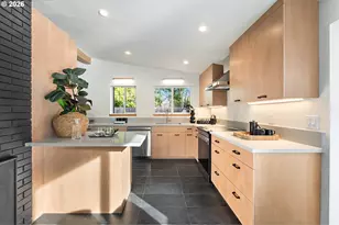 2437 NE 134th Pl, Portland, OR 97230 - Photo 13