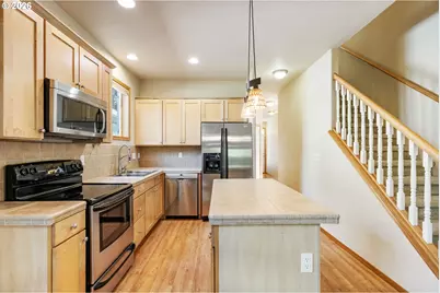 65 SE 88th Ave, Portland, OR 97216 - Photo 3