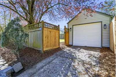 1775 NE Holman St, Portland, OR 97211 - Photo 29