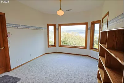 1368 Bayview St, North Bend, OR 97459 - Photo 31