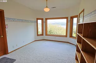 1368 Bayview St, North Bend, OR 97459 - Photo 31