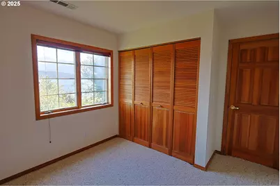 1368 Bayview St, North Bend, OR 97459 - Photo 37