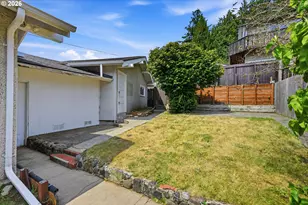 842 Oregon Ave, North Bend, OR 97459 - Photo 7