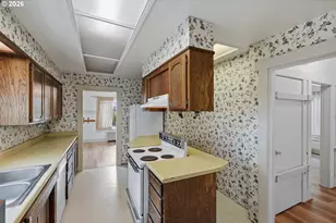 842 Oregon Ave, North Bend, OR 97459 - Photo 15