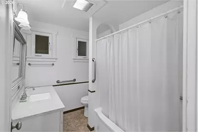 842 Oregon Ave, North Bend, OR 97459 - Photo 17