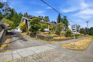 842 Oregon Ave, North Bend, OR 97459 - Photo 5