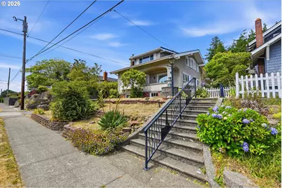 842 Oregon Ave, North Bend, OR 97459 - Photo 3