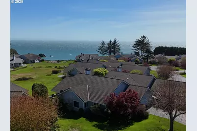 204 Schooner Bay Dr, Brookings, OR 97415 - Photo 1