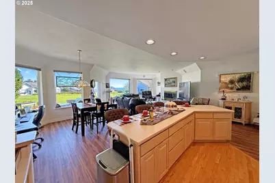 204 Schooner Bay Dr, Brookings, OR 97415 - Photo 15