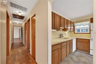 17705 SE Marie St, Portland, OR 97236 - Photo 13