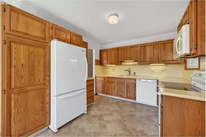 17705 SE Marie St, Portland, OR 97236 - Photo 9