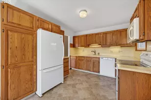 17705 SE Marie St, Portland, OR 97236 - Photo 9