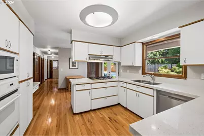 13506 NE Hassalo St, Portland, OR 97230 - Photo 11