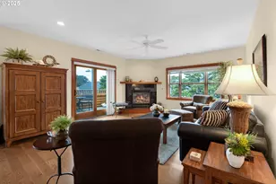 123 S Hemlock St, Cannon Beach, OR 97110 - Photo 13