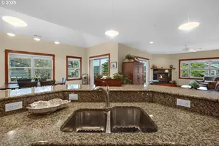 123 S Hemlock St, Cannon Beach, OR 97110 - Photo 23