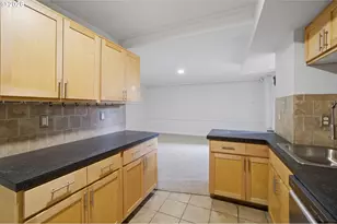 410 NW 18th Ave, Portland, OR 97209 - Photo 17