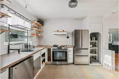 6018 SE 122nd Ave SE, Portland, OR 97236 - Photo 9