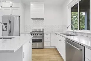 3785 SW Caldew St, Portland, OR 97219 - Photo 9