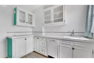 1631 NW Everett St, Portland, OR 97209 - Photo 13