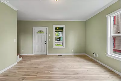 213 Mill St, Silverton, OR 97381 - Photo 11