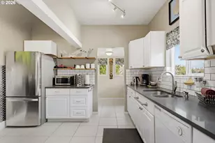 514 NE Going St, Portland, OR 97211 - Photo 13