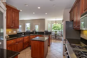 295 Fairway Village Ln, Roseburg, OR 97471 - Photo 3