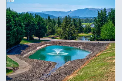 295 Fairway Village Ln, Roseburg, OR 97471 - Photo 17