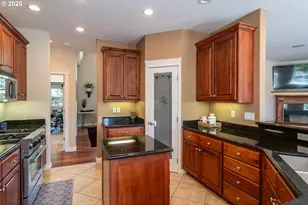 295 Fairway Village Ln, Roseburg, OR 97471 - Photo 5