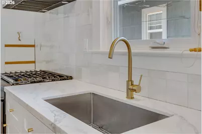 3746 SE Sherman St, Portland, OR 97214 - Photo 13