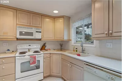 1065 Reserve St, Silverton, OR 97381 - Photo 17