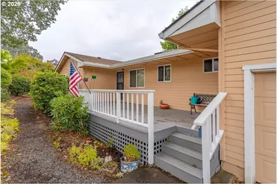 1065 Reserve St, Silverton, OR 97381 - Photo 3