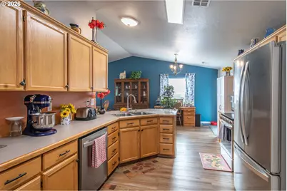 380 Sunnyside Dr, Winston, OR 97496 - Photo 3