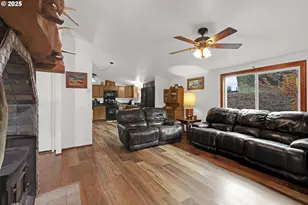 624 Willis Creek Rd, Winston, OR 97496 - Photo 9