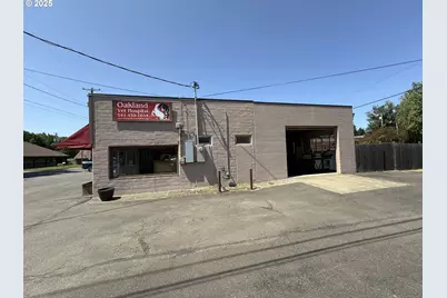 204 NE 1st St, Oakland, OR 97462 - Photo 25