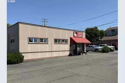 204 NE 1st St, Oakland, OR 97462 - Photo 1