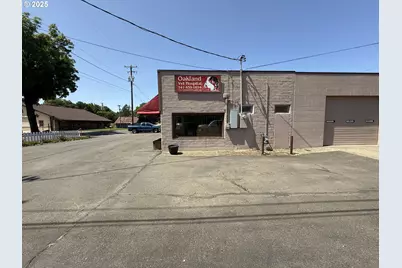 204 NE 1st St, Oakland, OR 97462 - Photo 11