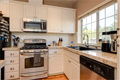 646 NE Roydon Ln, Hillsboro, OR 97006 - Photo 21