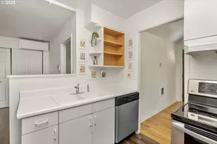 9106 SW Capitol Hwy, Portland, OR 97219 - Photo 11