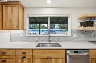 1487 Barton St, Eugene, OR 97404 - Photo 9